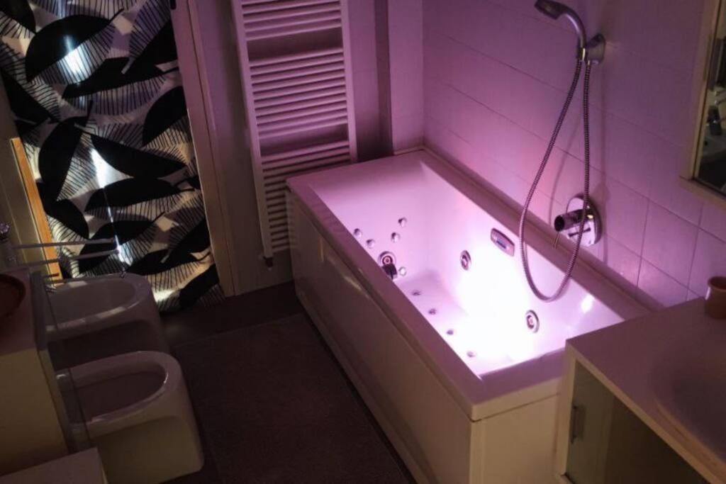Appartement Glamour House, Comoda A Tutti I Servizi à Parme Extérieur photo