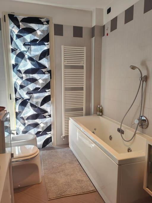 Appartement Glamour House, Comoda A Tutti I Servizi à Parme Extérieur photo
